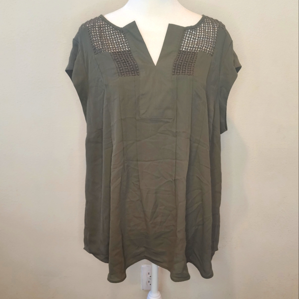 Top, 1X, olive color